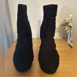 Black suede size 7 platform booties